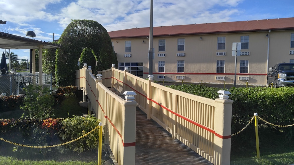 Belmont Inn Suites 2/50