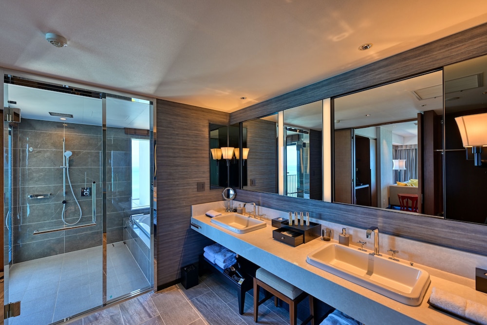 Vip, Panorama, Suite, Twin Beds, Club Lounge Access, Corner