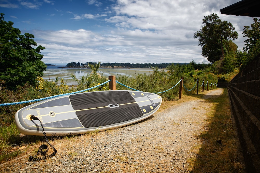 Sunrise Ridge Waterfront Resort in PARKSVILLE - BIRTISH COLUMBIA