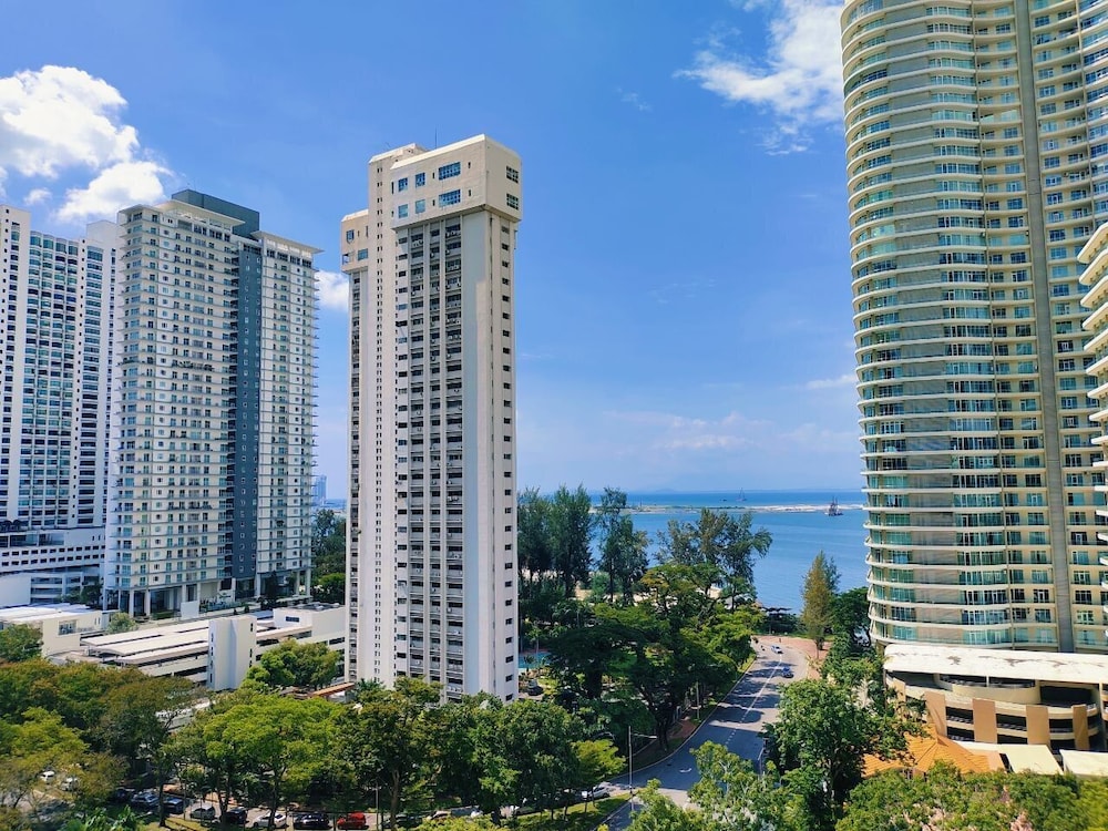 Merlene Suites at Mansion One 4/50