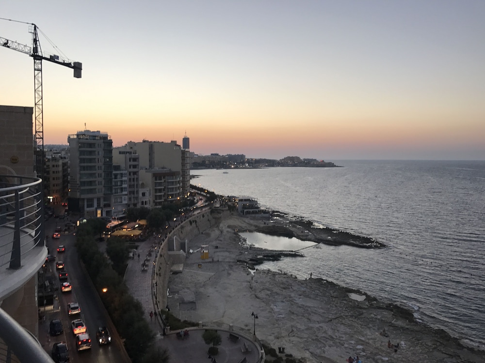 Windsor Hotel Sliema 46/51