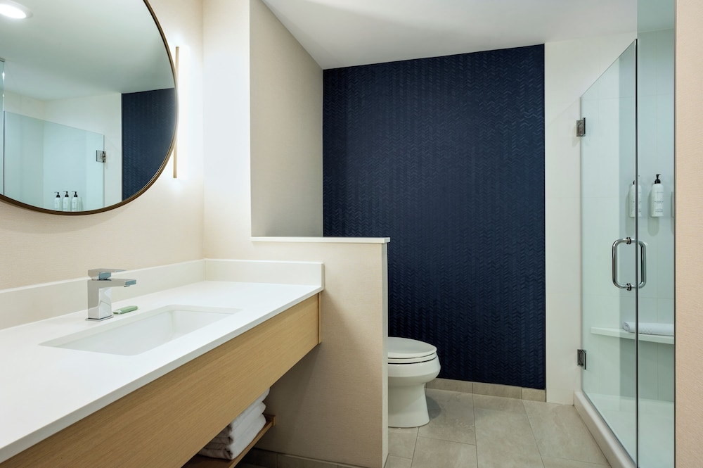 Fairfield Inn & Suites by Marriott North Bay 48/50