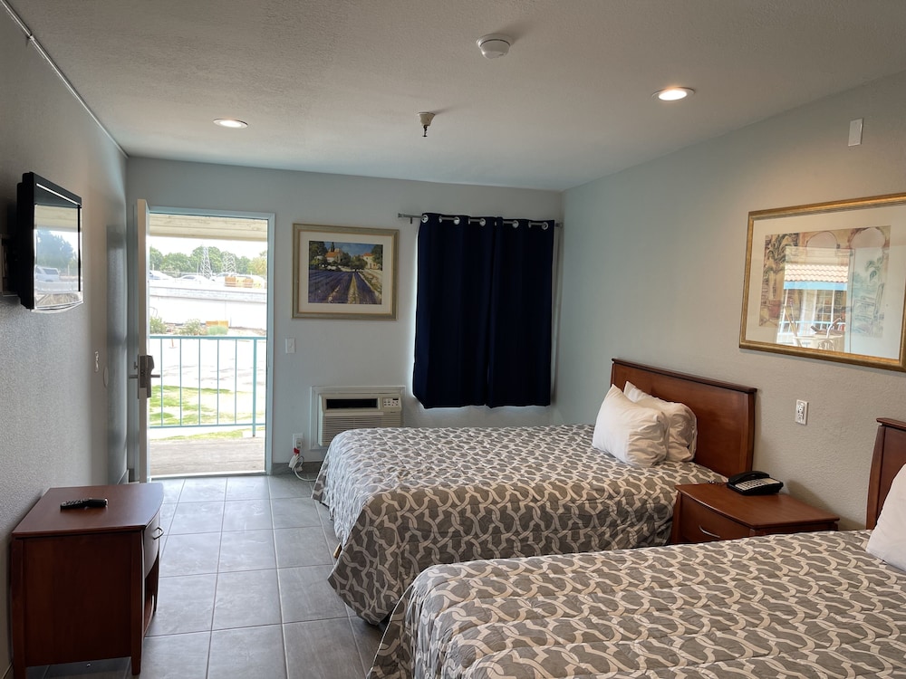 Days Inn By Wyndham Bakersfield Ca 18/55