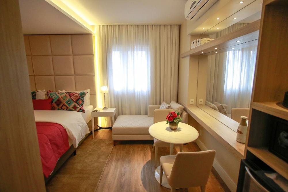 Cercano Hotel 36/72