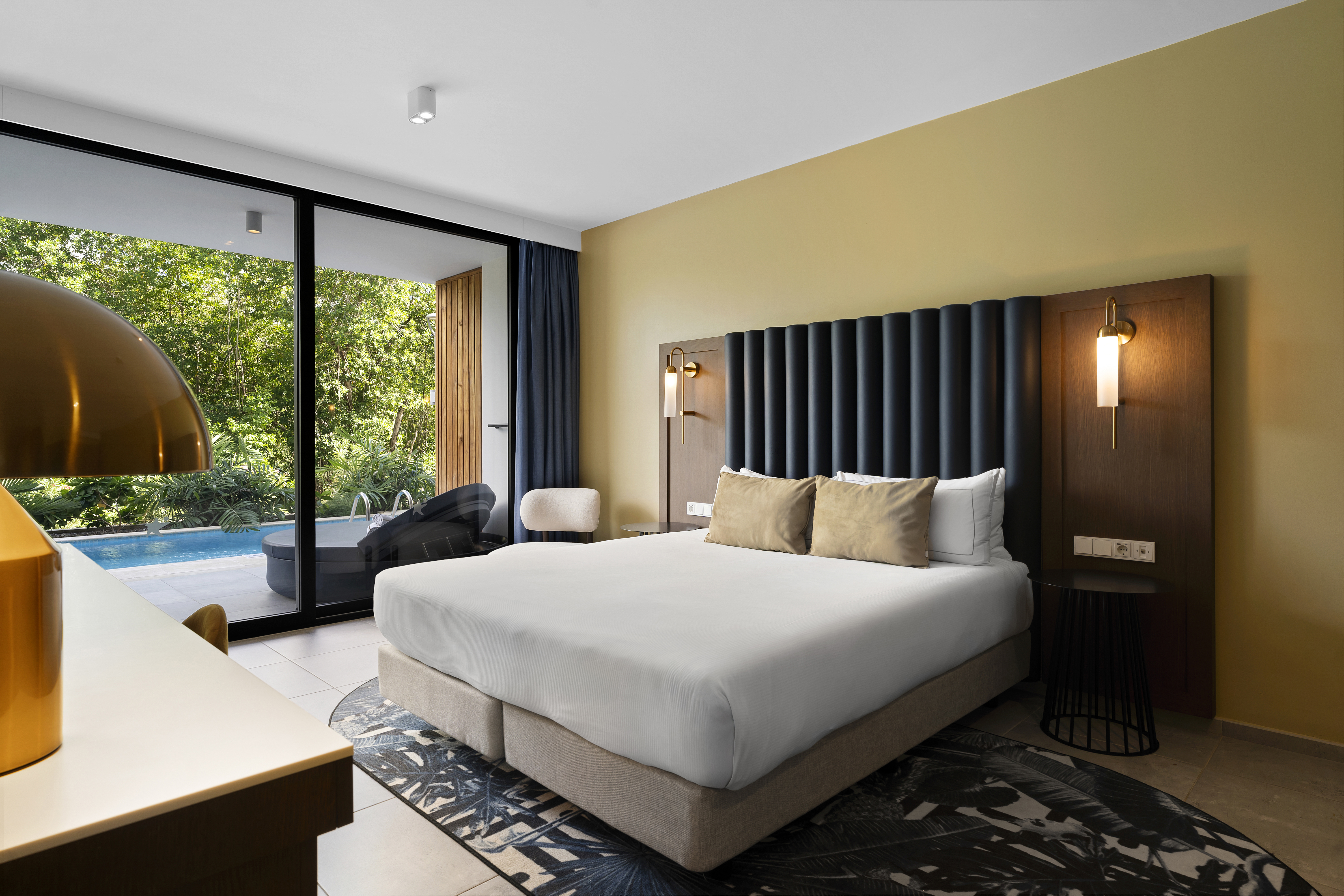 Swim Up, Deluxe, King Bed, Garden or Park View