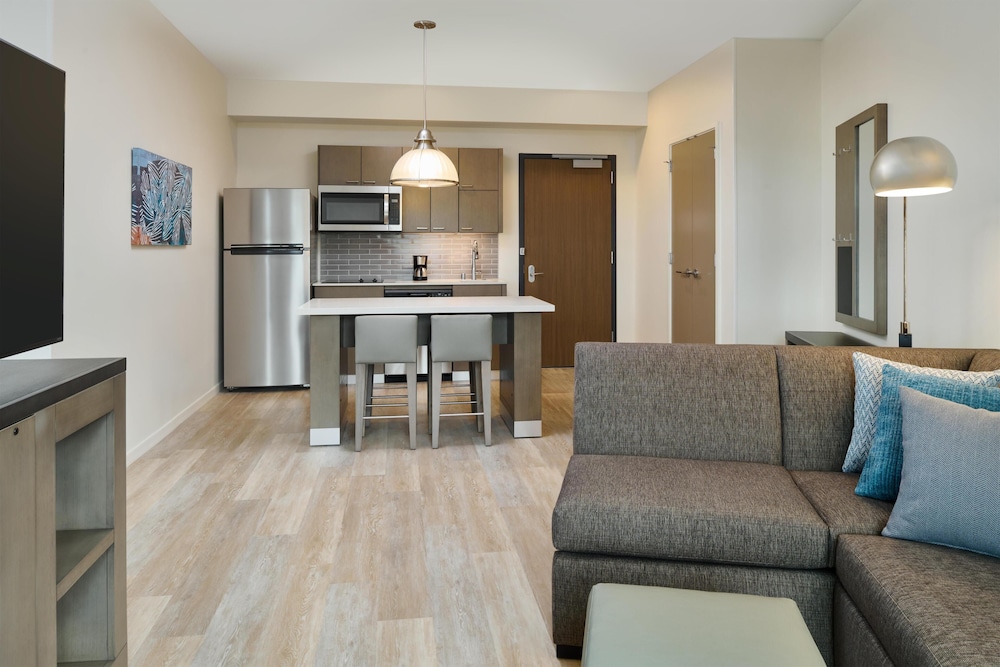 Hyatt Place at Ho'opili 40/50