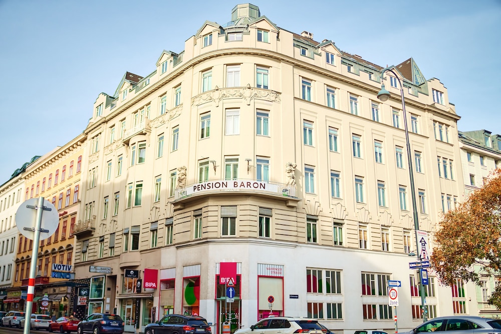 PENSION BARON AM SCHOTTENTOR HOTEL 3/50