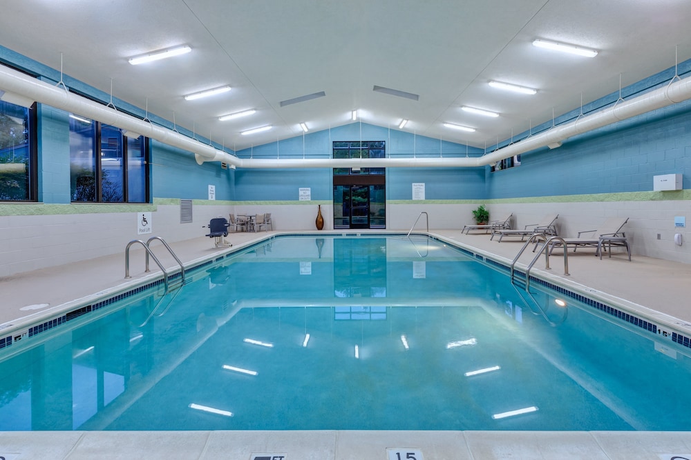 Holiday Inn Express Suites Blackburg University Area 5/74