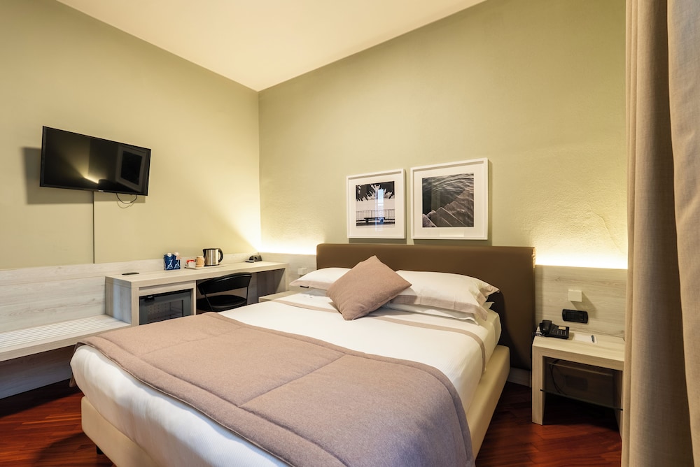 Room, Double Bed, No Elevator, Small