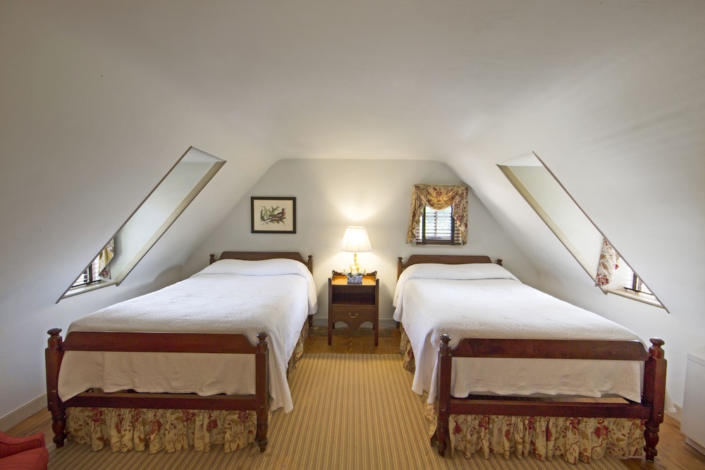 The Colonial Houses - A Colonial Williamsburg Hotel 25/66