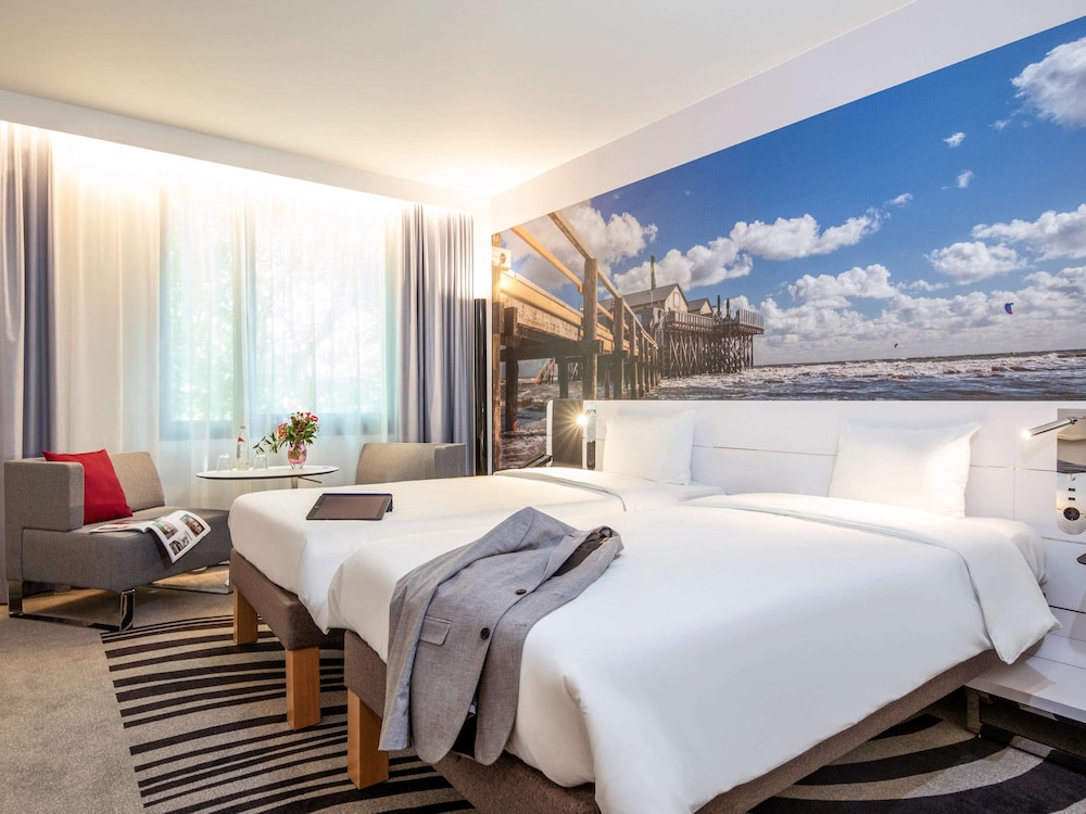 NOVOTEL HAMBURG CITY ALSTER 18/46