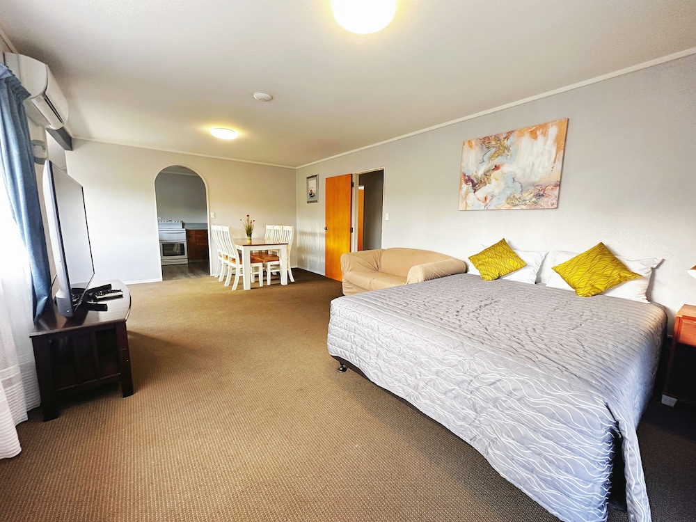 Kingswood Manor Motel 15/38