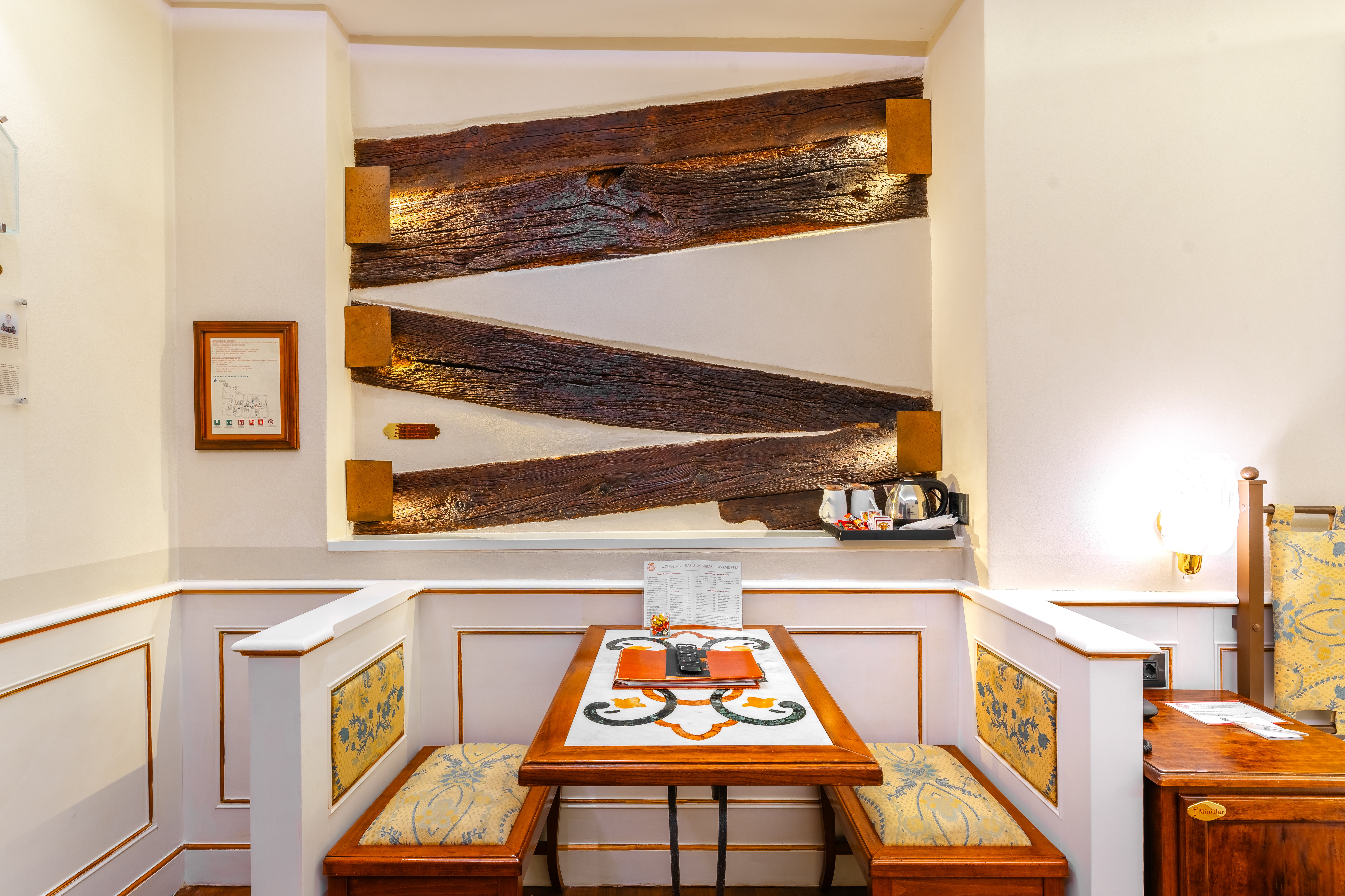 Art Hotel Commercianti 12/80