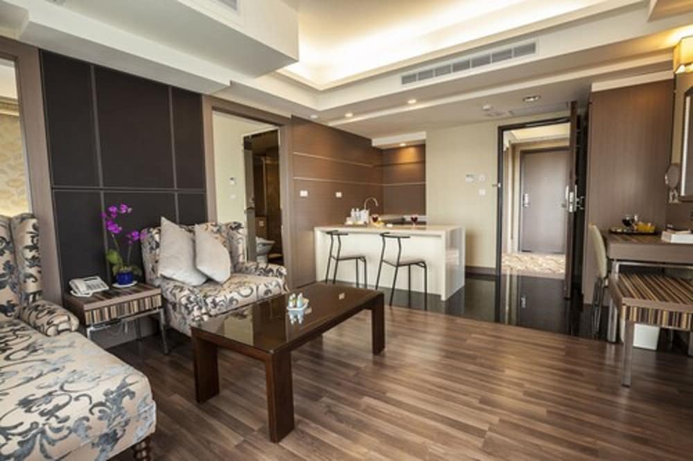 Lishiuan International Hotel 33/62