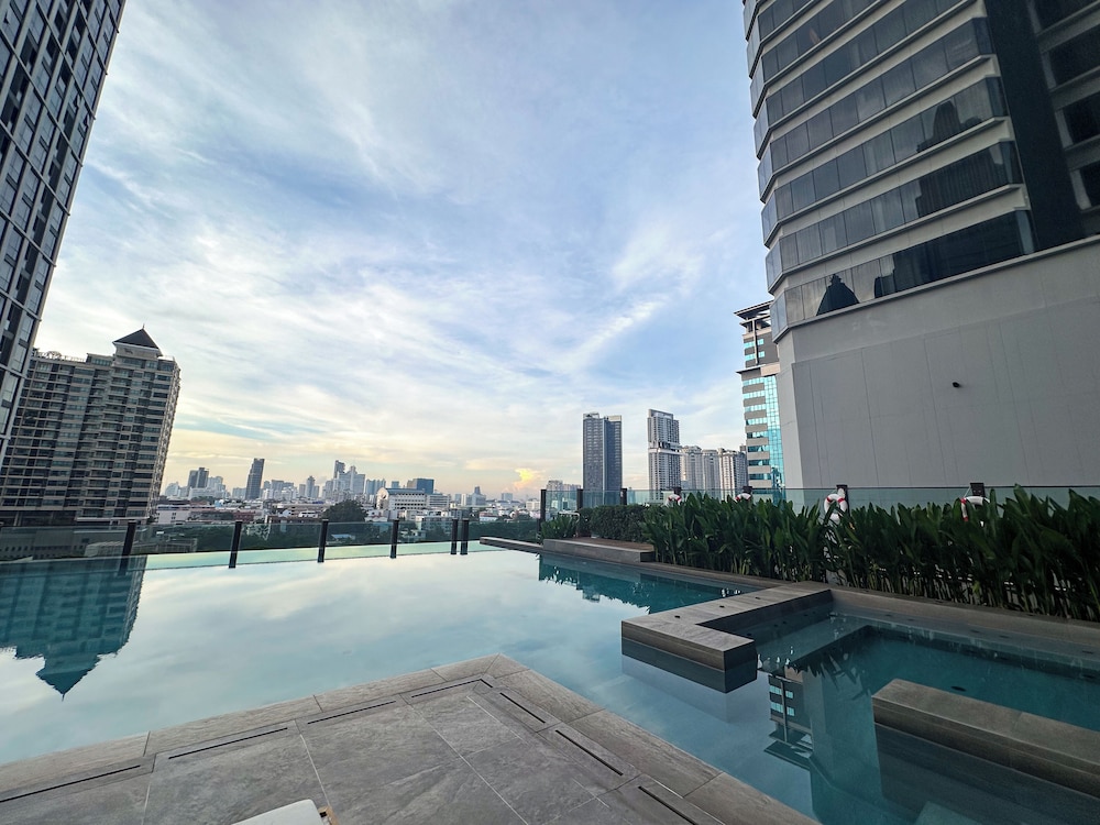 Urbana Sathorn Bangkok, Thailand 77/81
