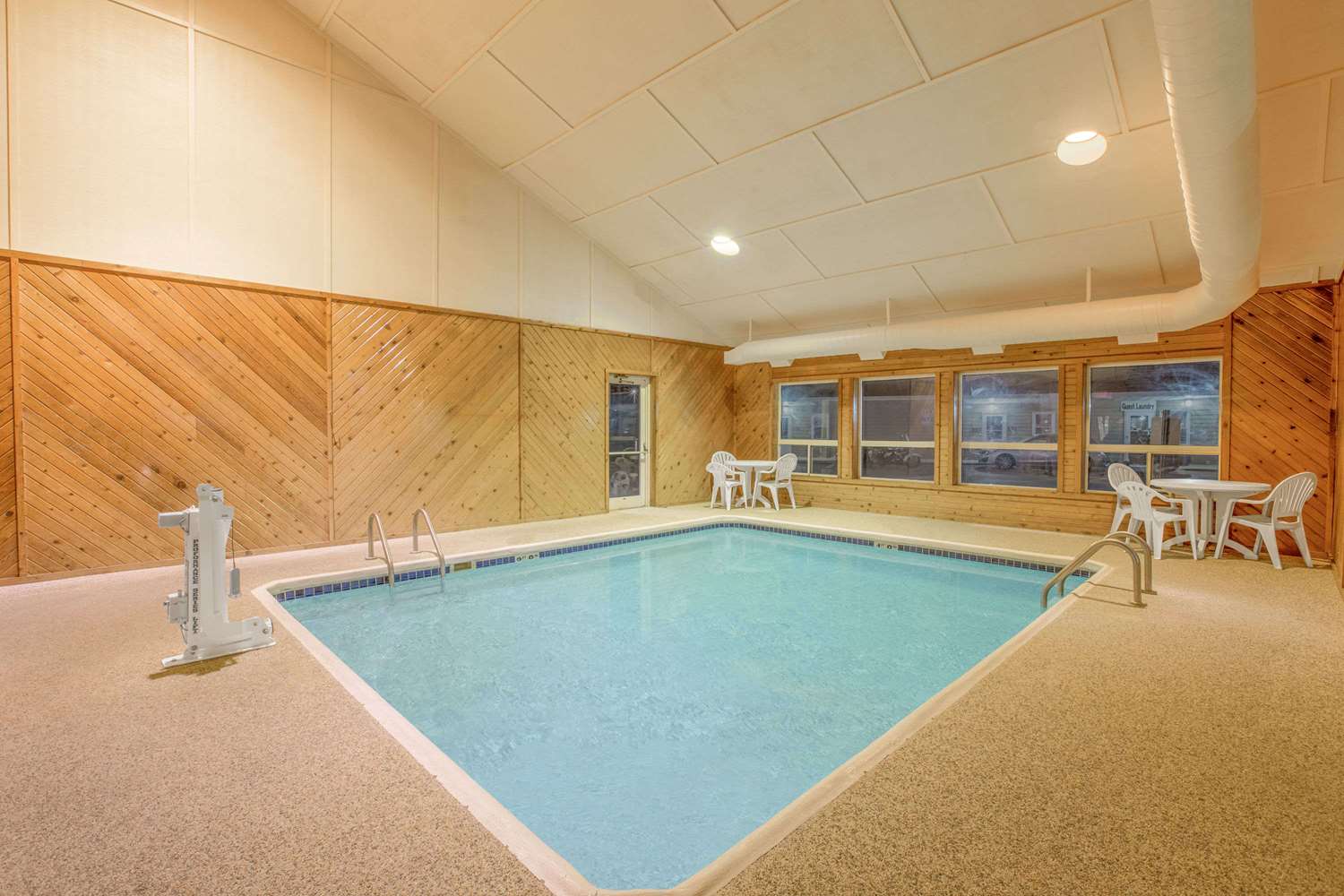 Days Inn by Wyndham Worthington 11/20