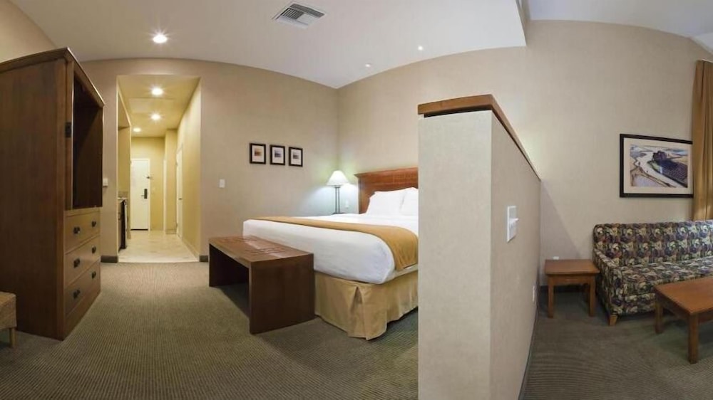 Holiday Inn Express Hotel Suites Ventura Harbor 17/69