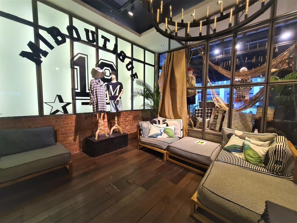 M Boutique Station 18 40/65