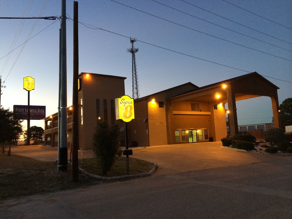 Super 8 by Wyndham Bastrop TX 3/17