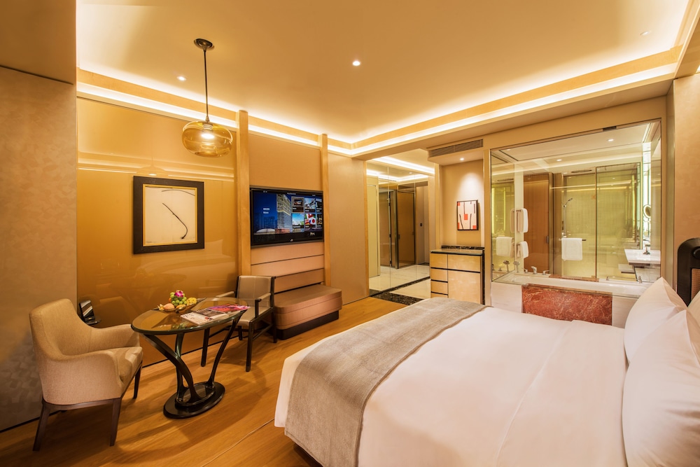 RESORT, KING BED