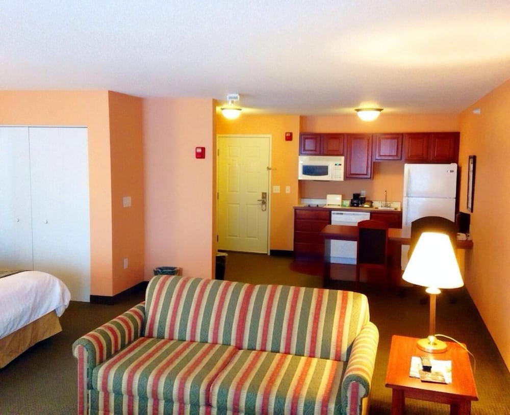 Grandstay Residential Suites Hotel - Sheboygan 46/69