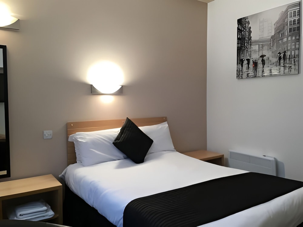 ROOM, DOUBLE BED