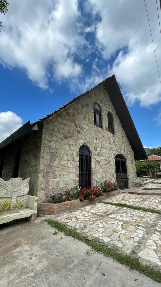 Mayan Hills Hotel 4/39