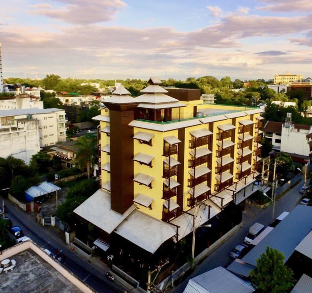 Nightbazaar Inn Hotel 2/48