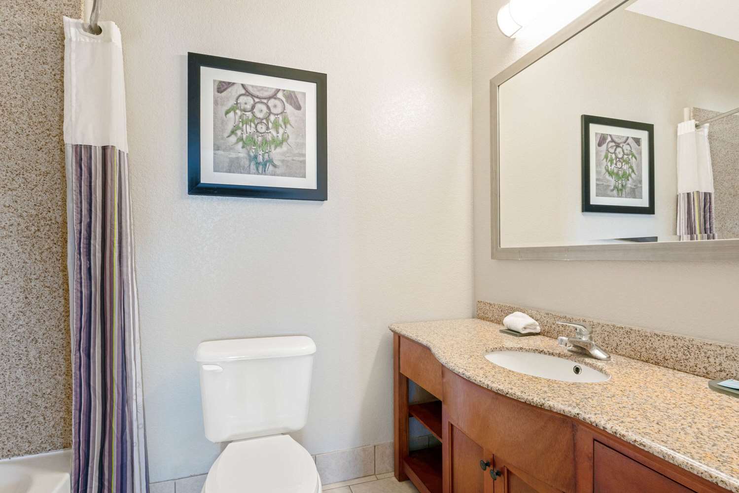 La Quinta Inn & Suites by Wyndham Ada 40/44