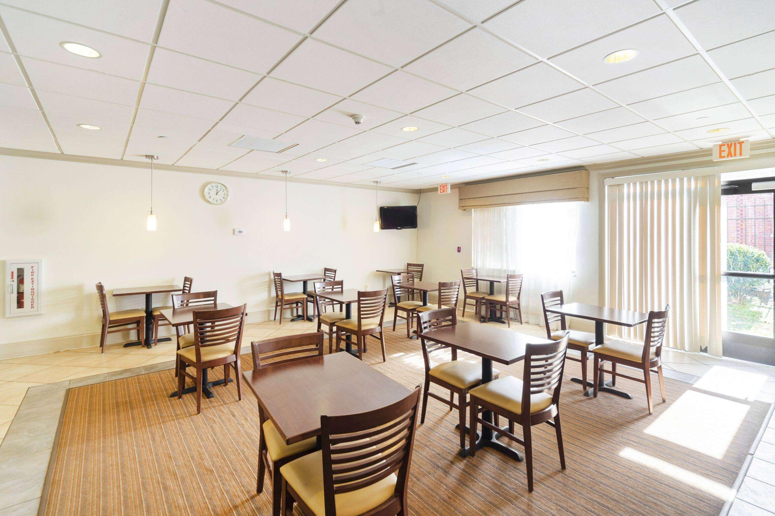 Ramada by Wyndham Jackson MS 16/26