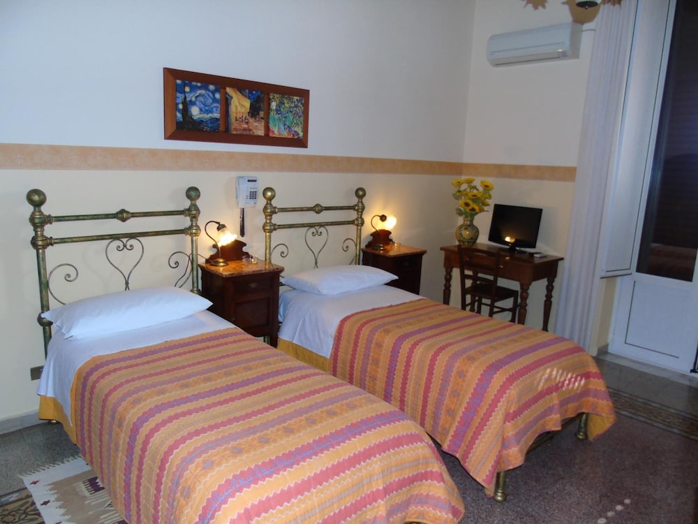 Albergo Cavour 13/35