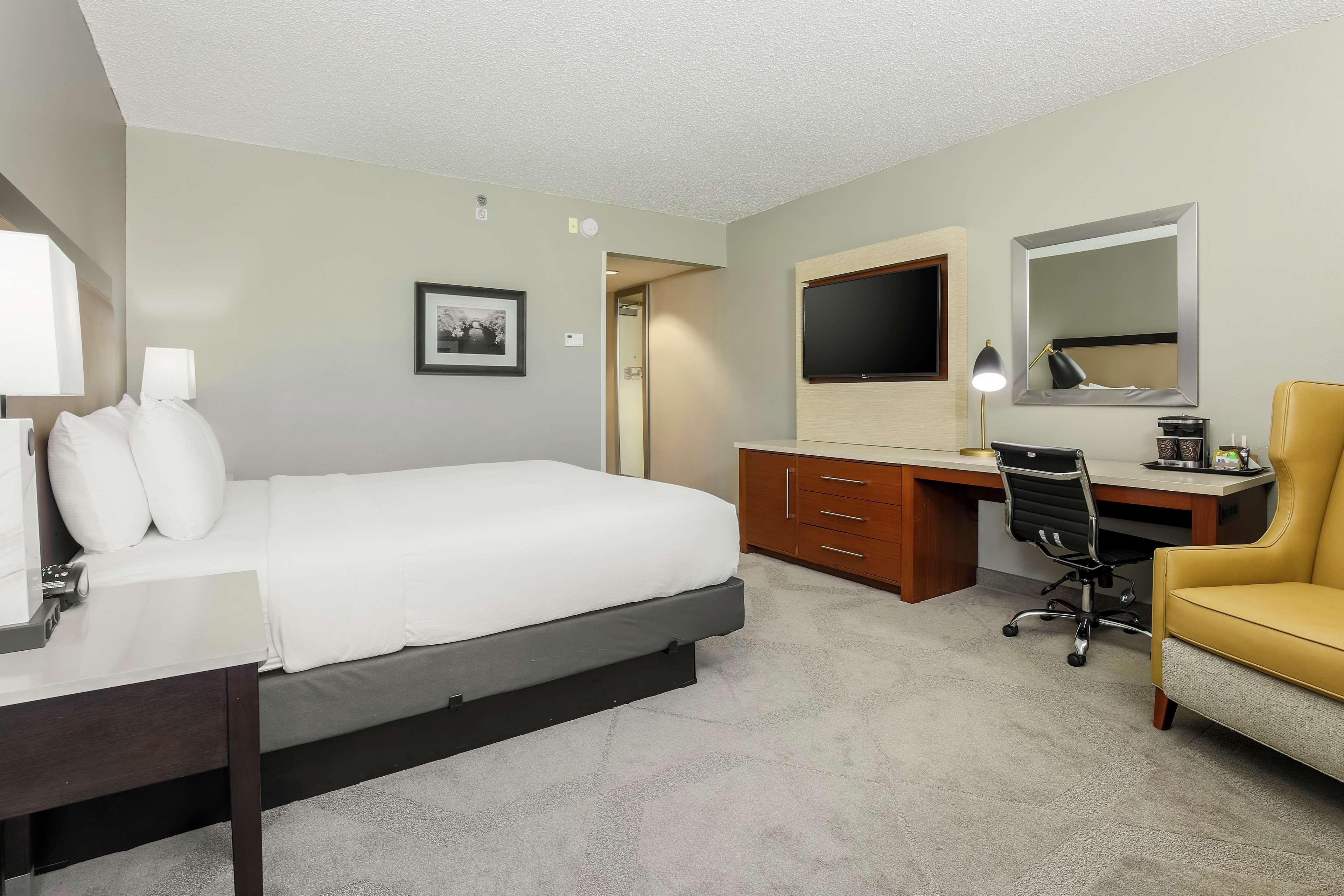 ROOM, KING BED, LANDMARK VIEW, ACCESSIBLE