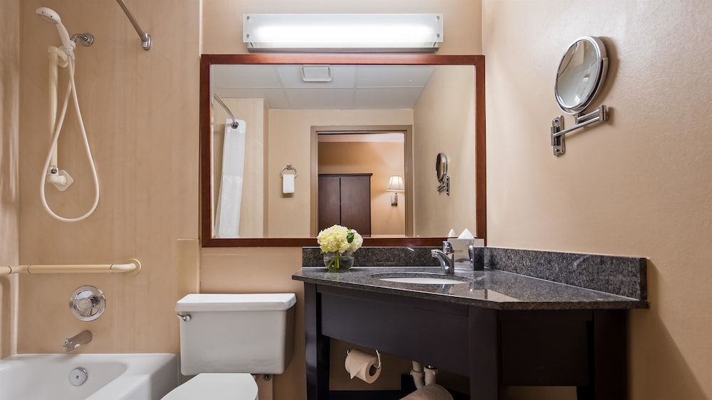 Best Western Plus The Charles Hotel 13/42