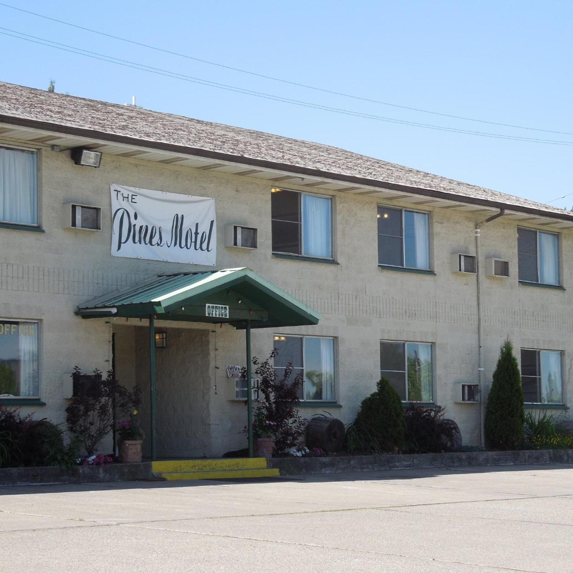 The Pines Motel 3/26