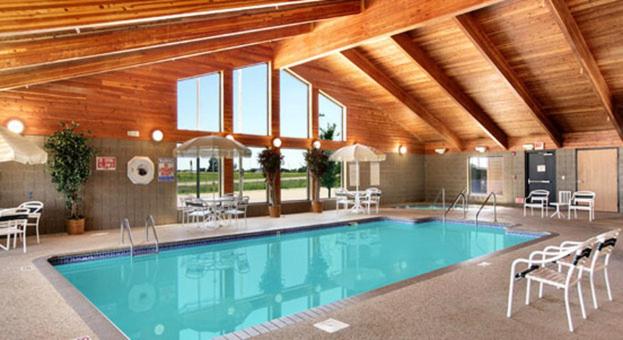 Fossil Creek Hotel & Suites 8/19