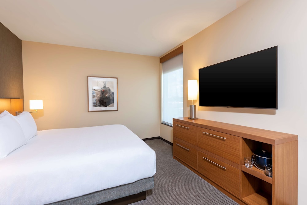 Hyatt Place Flint/Grand Blanc 16/47