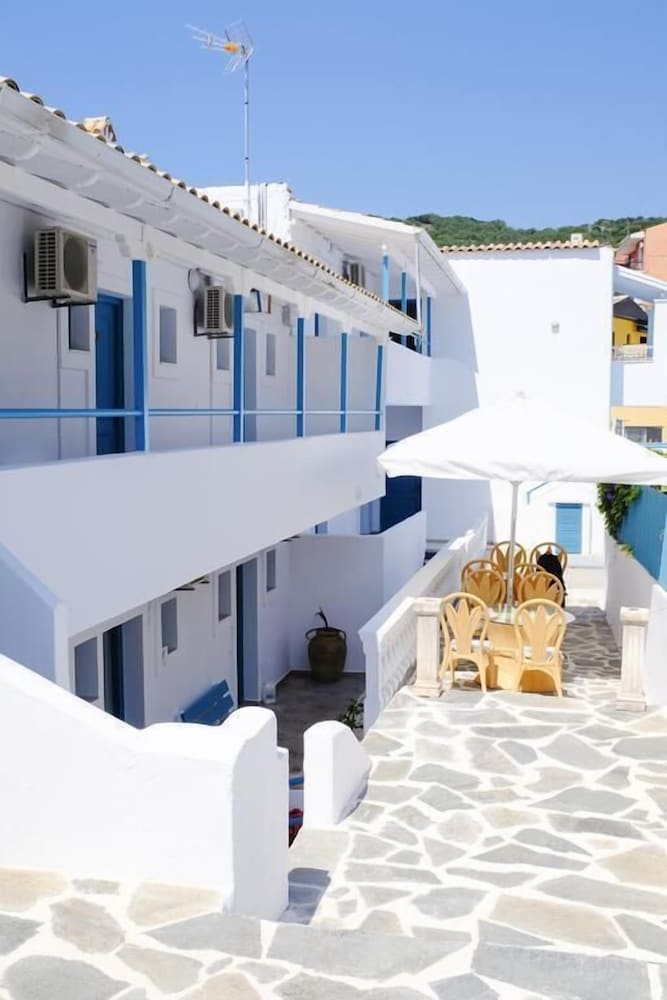 Kalimera Studios And Apartments photo4
