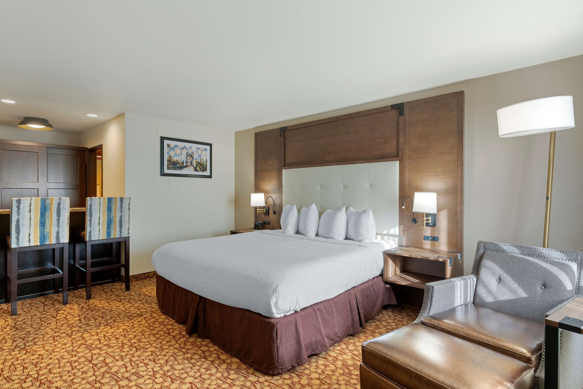 غرفة قياسية بسرير كينج، Best Western Plus Mill Creek Inn 2/7