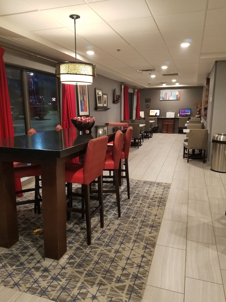 Hampton Inn Kansas City/Blue Springs 30/36