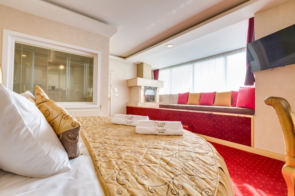 Twins Hotel 13/29