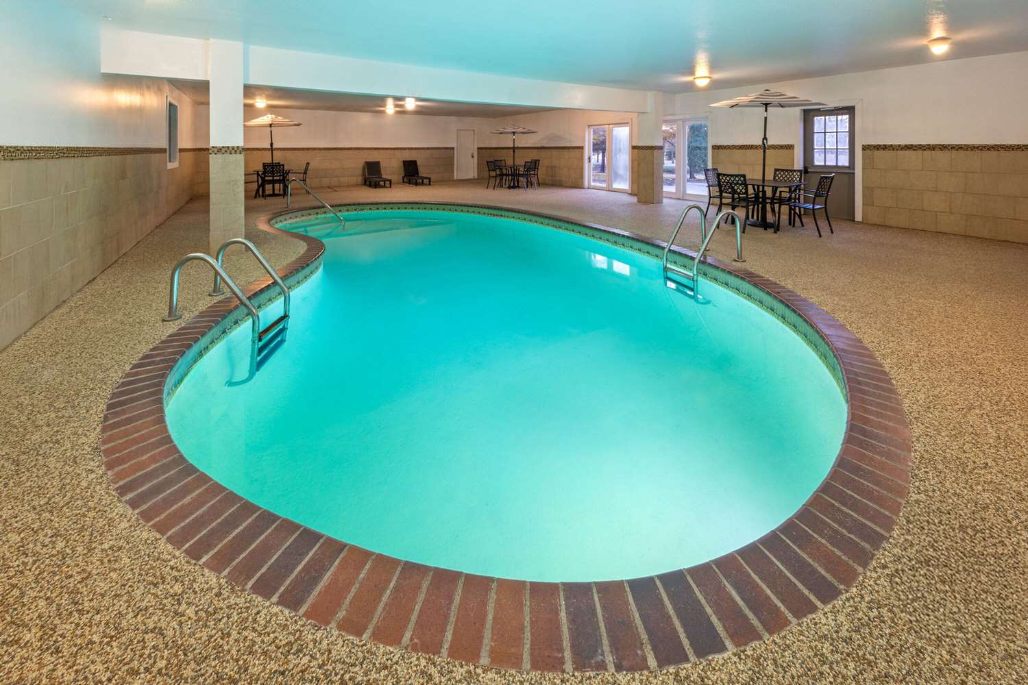 Days Inn by Wyndham Hutchinson 14/23