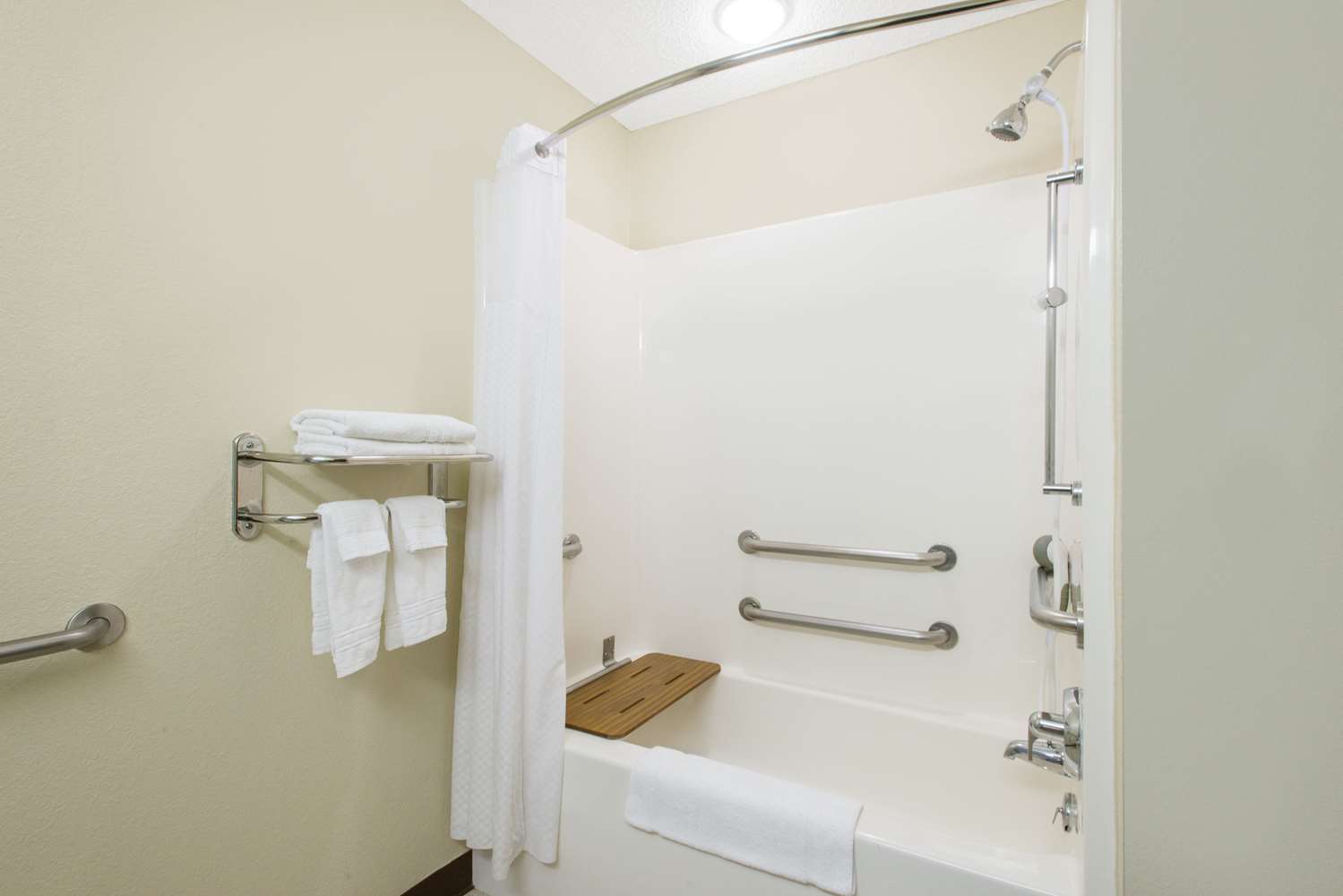 Microtel Inn & Suites by Wyndham Seneca Falls 9/9