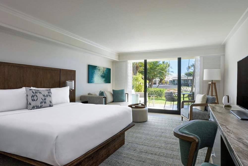 ROOM, KING BED, PARTIAL OCEAN VIEW, SOFA, BALCONY