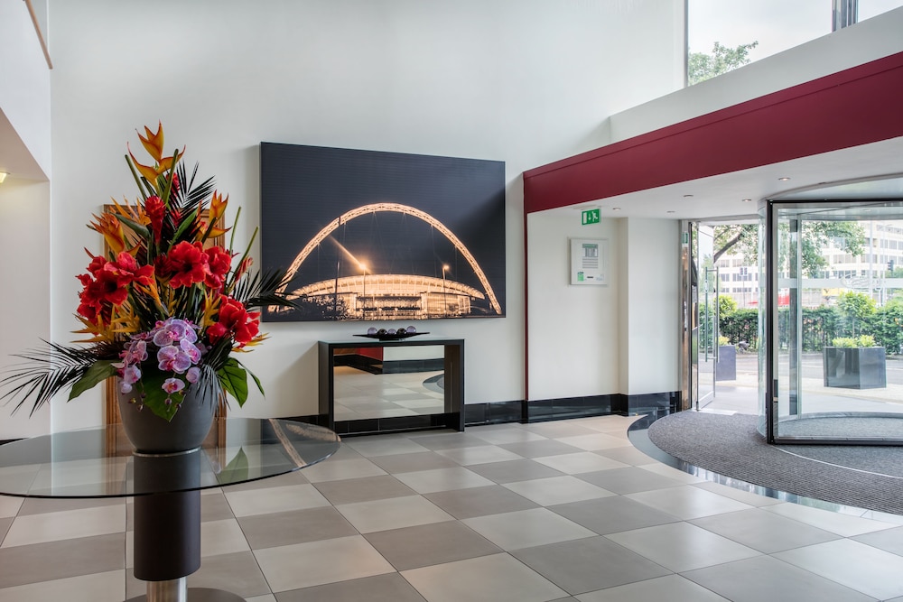 Crowne Plaza Ealing 6/76