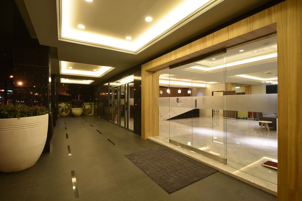Sun Hotel 10/48
