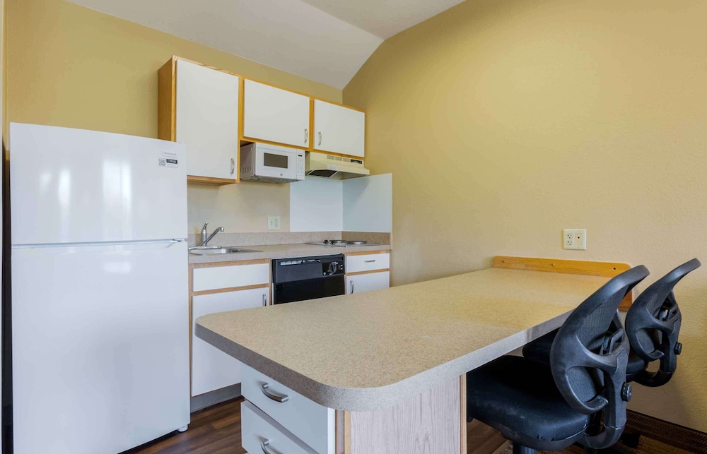 Extended Stay America Suites Phoenix Airport Tempe 48/54