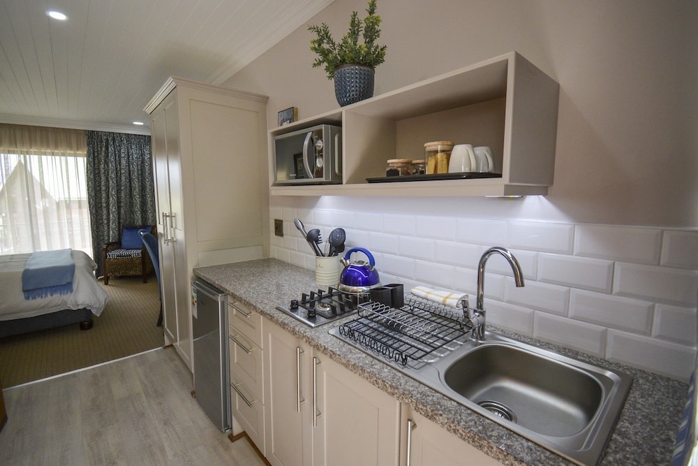 Clarens Retreat 35/37