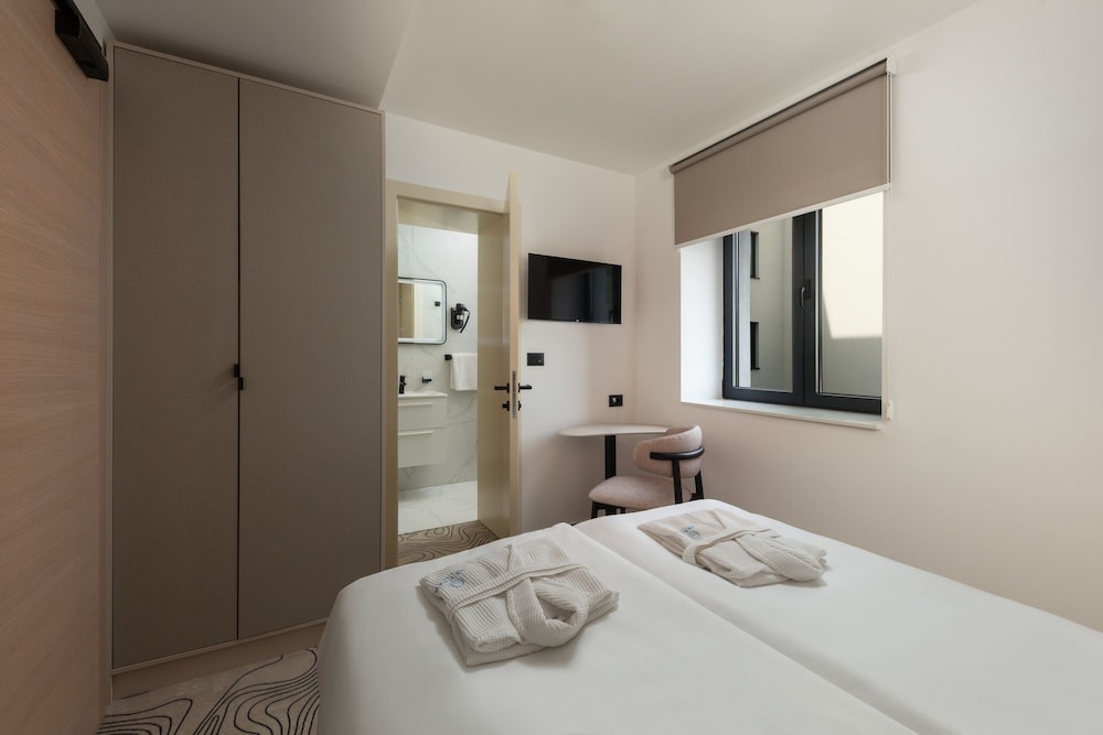 SeeSea Hotel 31/65
