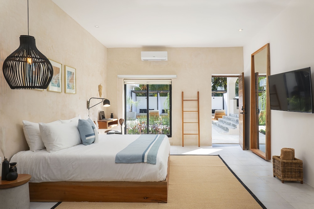SUPERIOR, KING BED