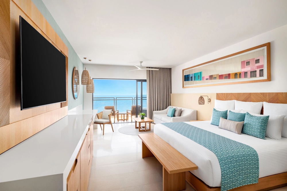 Preferred Club, Junior Suite, King Bed, Ocean Front